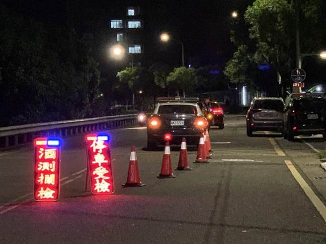 近来酒驾事件频传。图为警临检画面。（资料照）