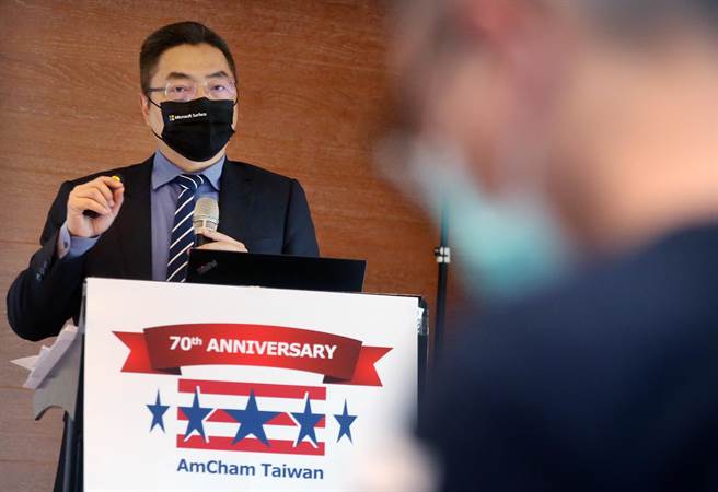 台湾美国商会19日召开「2022年商业景气调查」记者会，会长施立成表示，全球对于台湾出口产品需求仍高，会员企业高度看好台湾的经济前景。（范扬光摄）