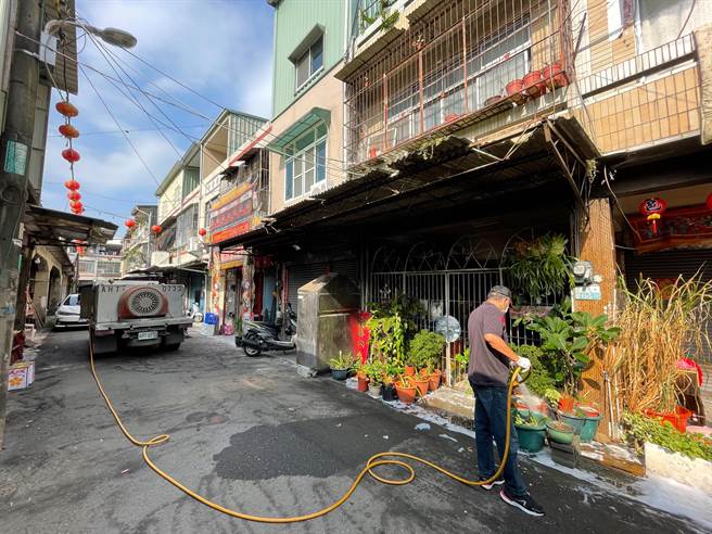 县府获报后，由环保局与家畜所分工派遣消毒车进行大消毒，才避免壁虱危害。（嘉义县家畜疾病防治所提供∕吕妍庭嘉义传真）