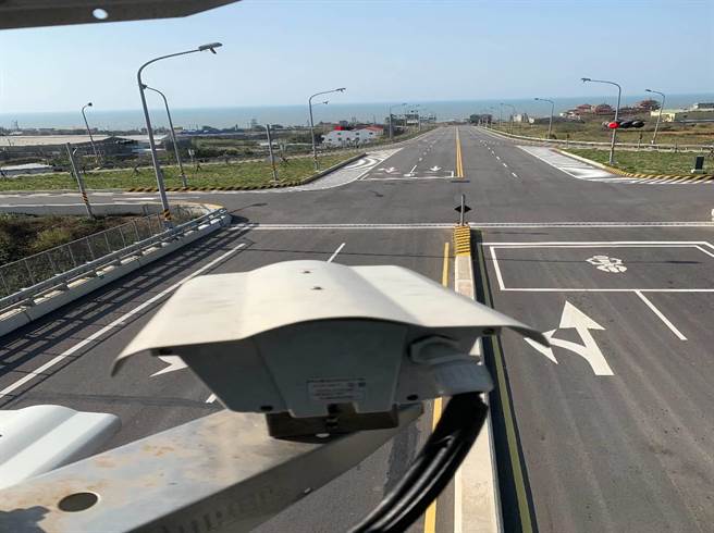 通霄警察分局利用微波传送技术，可以即时掌握路段违规情况。（通霄警察分局提供／李京升苗栗传真）