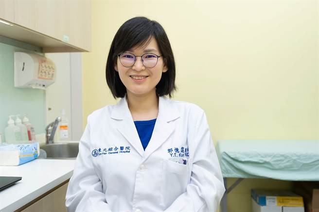 东元综合医院小儿神经科医师郭忆霆，鼓励家长可在不需戴口罩的状况下，多和幼儿亲密互动，训练幼儿的语言学习和情绪认知。（东元综合医院提供／庄旻静新竹传真）