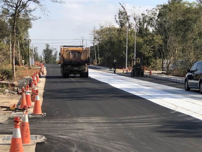 環島北路進行拓寬整建工程，打造鄉親安全回家的路。（李金生攝）