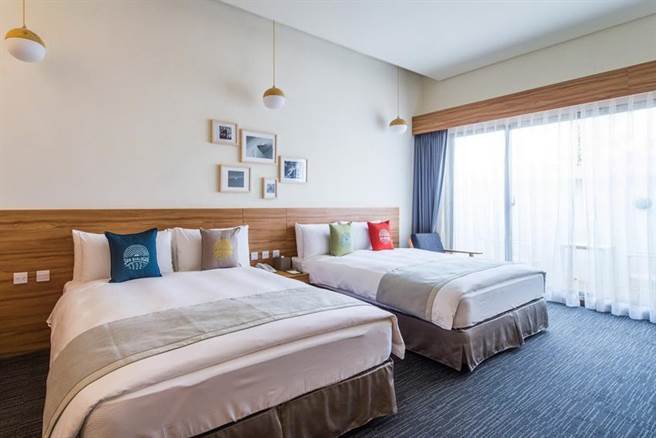 （天成文旅-绘日之推出「「回嘉嬉游住房专案」，平日免费升等家庭房，四人同行每人不到800元即可入住。图／天成文旅提供）