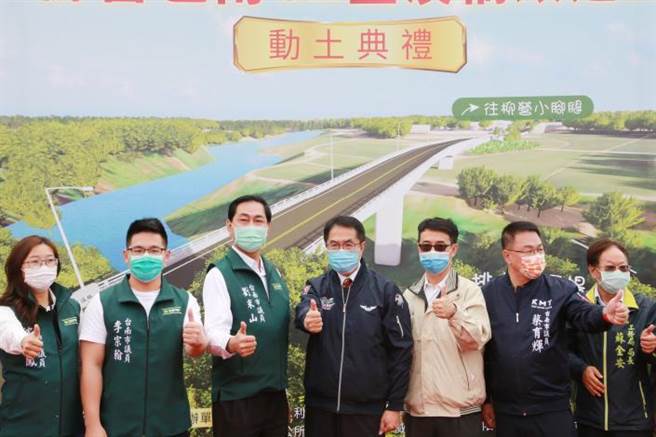 台南市政府极力争取获经济部水利署补助经费整建，19日市长黄伟哲（中）亲自主持开工动土典礼。（张毓翎摄）