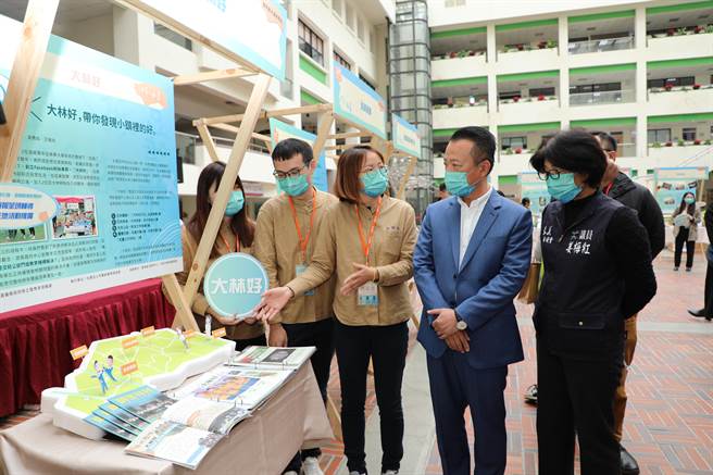 今尚青ㄟ抵「嘉」成果展，除以论坛方式邀请产官学界一同聊聊嘉义县的创业生态，也展出9组在地青年团队创业心路歷程和未来规画。（吕妍庭摄）