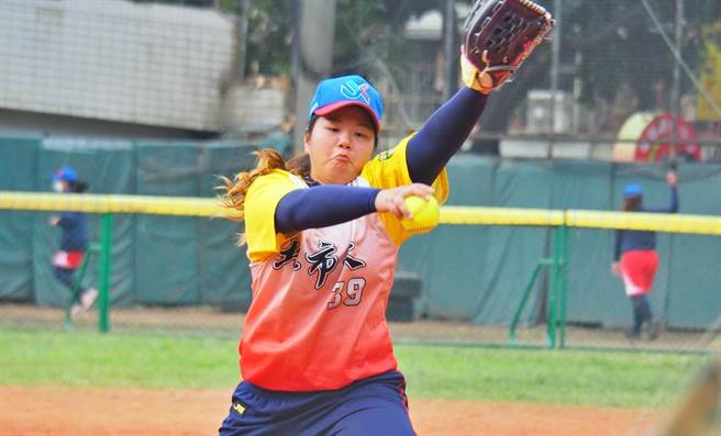 110学年度大专校院女子垒球联赛。（台中市政府提供）