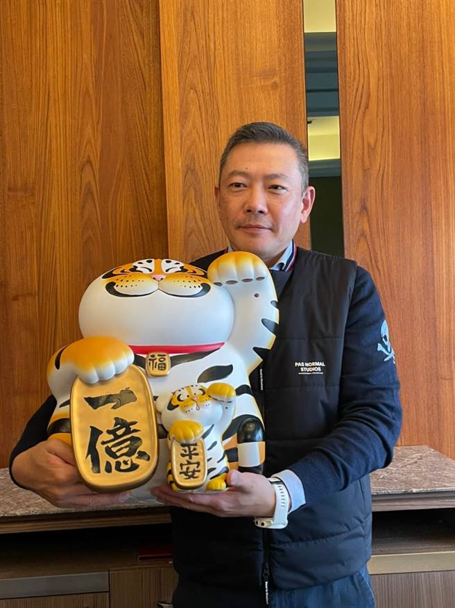 新光三越副董吴昕阳，提出今年830亿业绩目标，较去年成长4％。（吴奕萱摄）