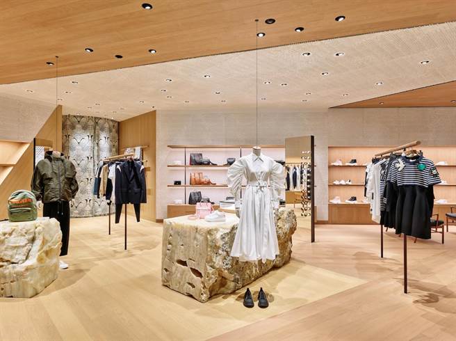 台北信义新天地A9的Alexander McQueen，年轻新客占5成以上。（新光三越提供）