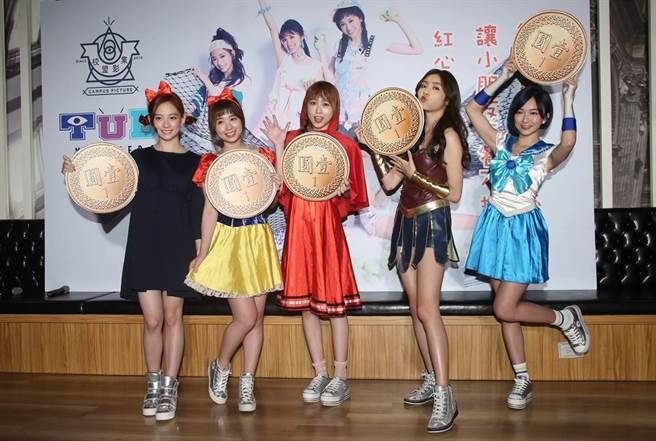 黄怡瑄(左2)曾是女团TUD的主唱。（图／中时资料照）