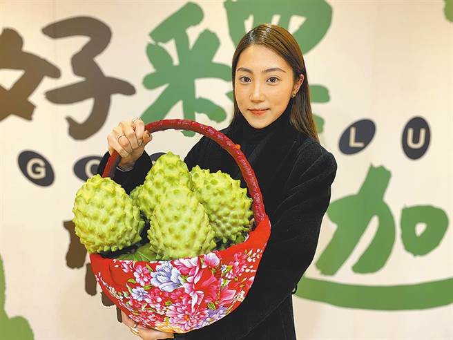 凤梨释迦生产过剩，产销缺口高达37万箱、2200公吨，巿价约2亿元，行政院要求各部会国营事业全数埋单。（本报资料照片）