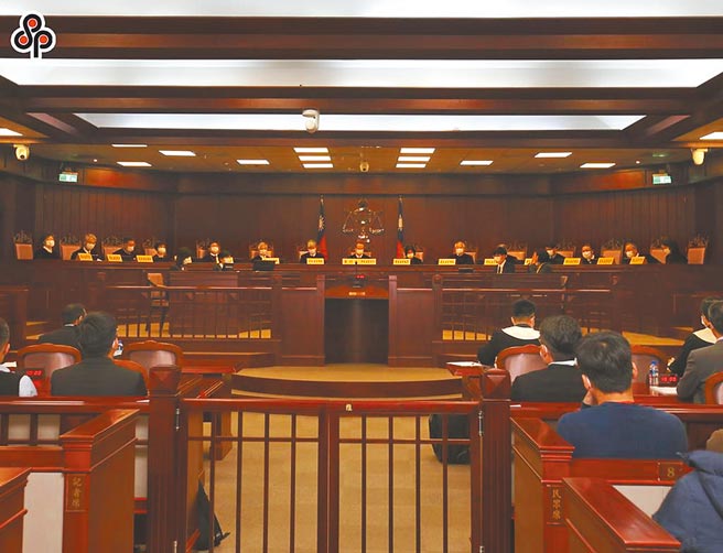 依现行原住民身分法规定，如果是原住民与非原住民结婚所生的子女，若要取得原住民身份，需要从具原住民身分父或母的姓或原住民传统名字才能享有权益，但有家长不满提起释宪，宪法法庭会怎么判备受关注。（本报资料照片）