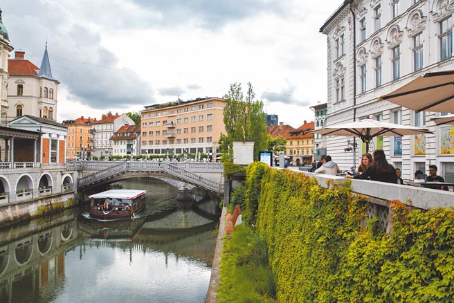 斯洛维尼亚总理杨萨接受印度一家国营电视台访问时透露，斯洛维尼亚正与台湾洽谈互设代表处。图为斯洛维尼亚首都卢布尔雅那市区。（新华社）