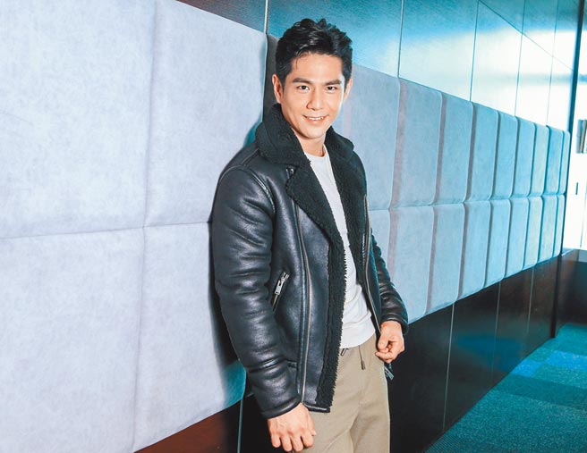 祖雄写真书大卖，昨宣布二刷。（粘耿豪摄）