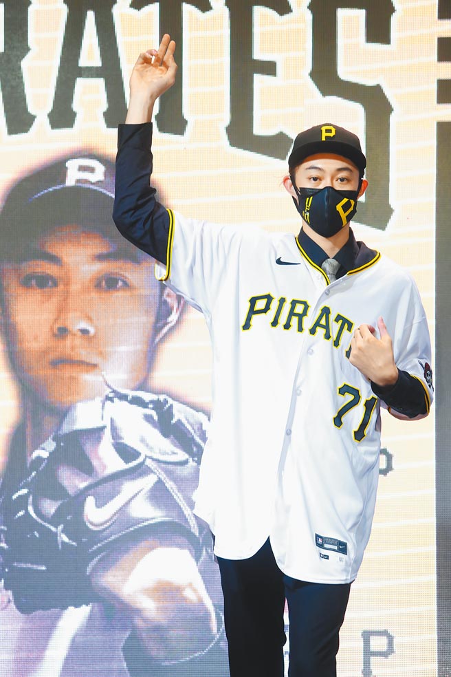 张弘棱18日以签约金50万美元正式加盟美国职棒匹兹堡海盗队。（郑任南摄）