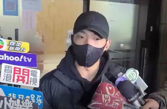 私密影片流出 ØZI凌晨完成報案。(翻攝直播畫面)