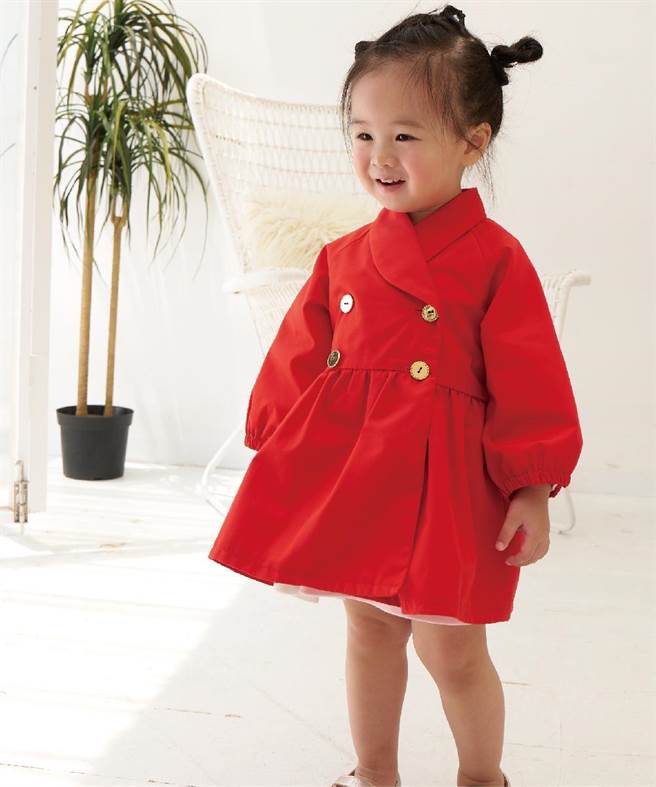 baby baby cool星月领风衣外套，3580元。（BELLAVITA提供）
