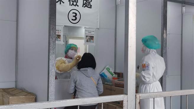 疫情仍未收敛，桃园市长郑文灿宣布，亲子馆明天起、社区关怀据点等下周一起暂停实体服务。(赖佑维摄)