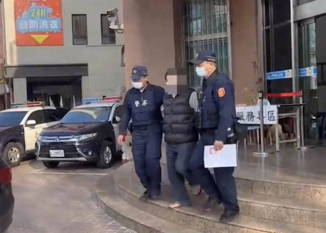 警方將酒駕以及機車藏有28顆子彈地的許嫌逮捕後送辦。（翻攝照片／石秀華高雄傳真）