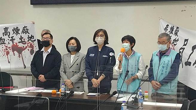 国民党议员组成的KK政线今（20）日指控，传出台积电对高市政府整治中油污染土地不具信心，有意移至未受污染的中油宿舍区及球场，消息一出引发居民强烈抗议。（柯宗纬翻摄）