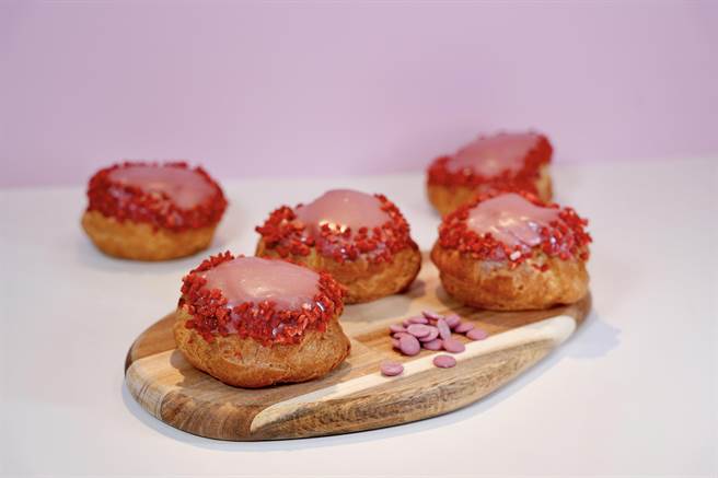 mon  gâteau梦卡朵与全球最热门粉红巧克力「Ruby红宝石巧克力」合作，开发2款情人节主题甜点。（mon  gâteau梦卡朵提供） 