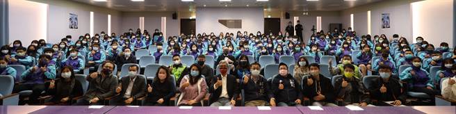 「三重味 是什么滋味」首映会大合照（三重商工提供／戴上容新北传真）