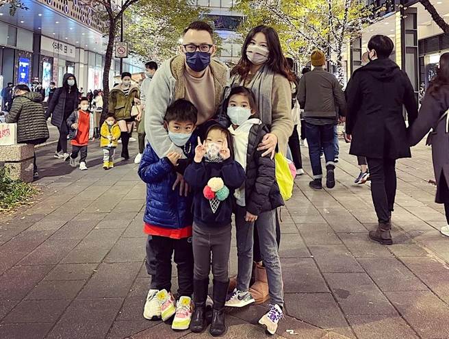 翁强生创业加盟永庆不动产，拿回人生主控权，最喜欢和家人一起享受出游的时光。(照片提供/永庆不动产)