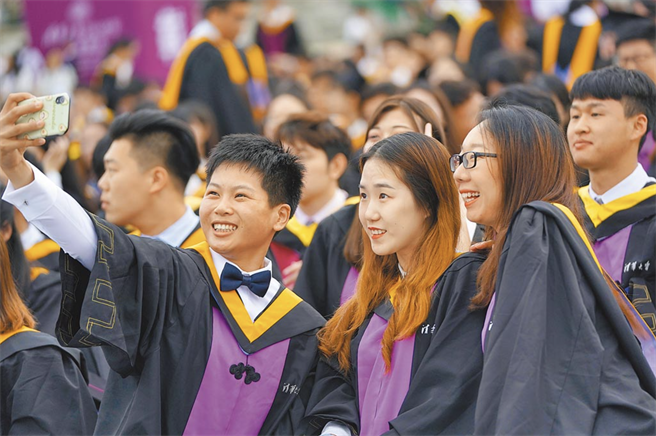 为什么越来越多大陆年轻女拒婚拒生？官方解答了。（新华社资料照）