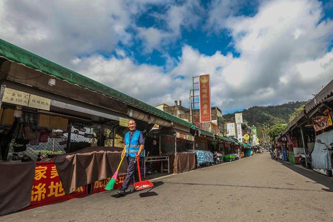 一名網友表示他到內灣老街想買豆腐乳時，店家開價過高讓他決定不買，沒想到卻因此被嗆吃不起，店家還說想買就會殺價。（示意圖／資料照，羅浚濱攝）