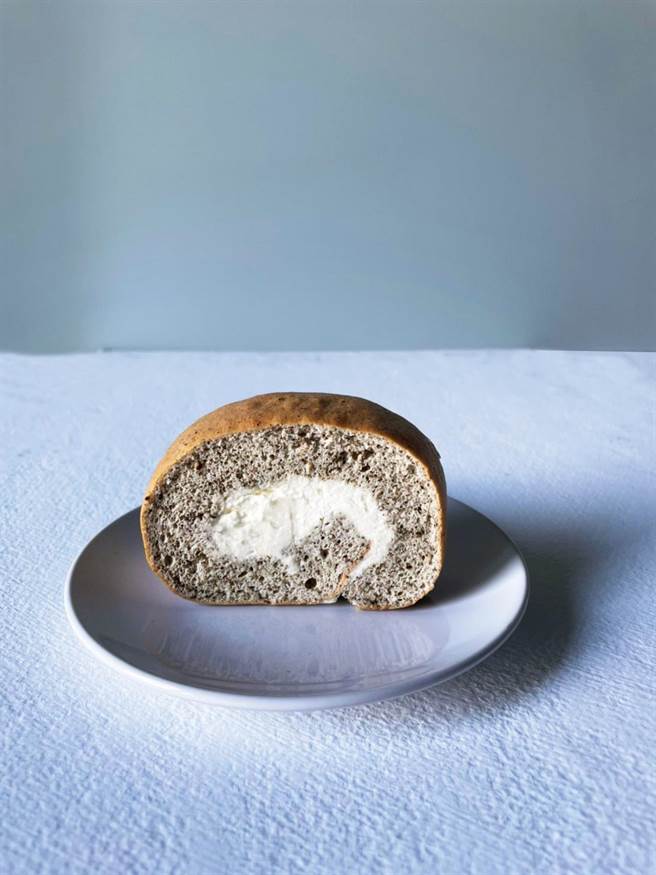 路易莎生酮伯爵茶乳酪卷，65元。（路易莎提供）