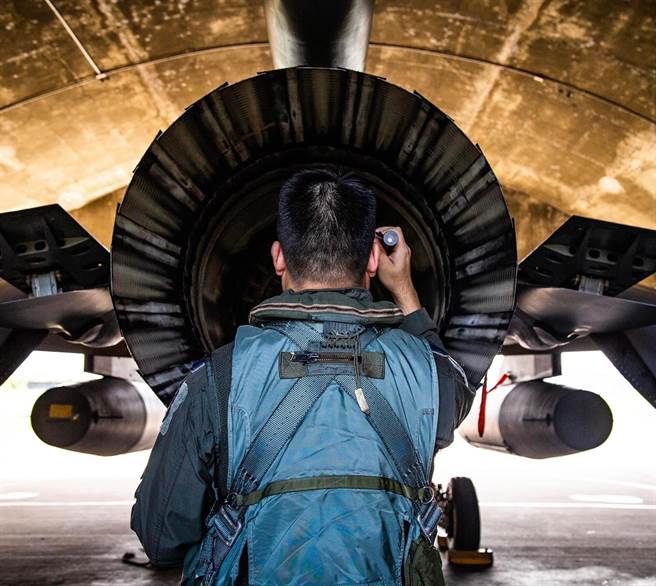 F-16戰機再次升空，捍衛國家安全最前線。軍聞社提供