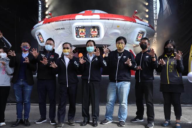 台北燈節會飛的主燈「宇宙飛船」曝光。（楊亞璇攝）