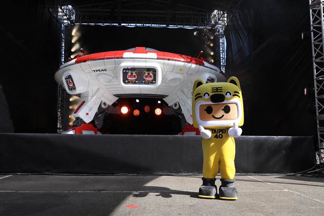 台北燈節會飛的主燈「宇宙飛船」曝光。（楊亞璇攝）