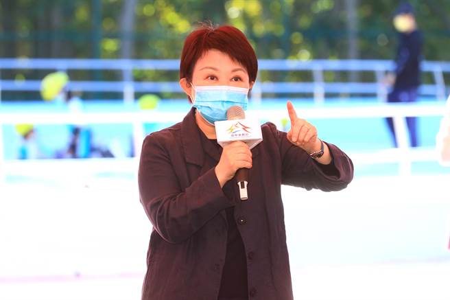 台中市长卢秀燕出席神冈篮球场与溜冰场启用典礼。（王文吉摄）