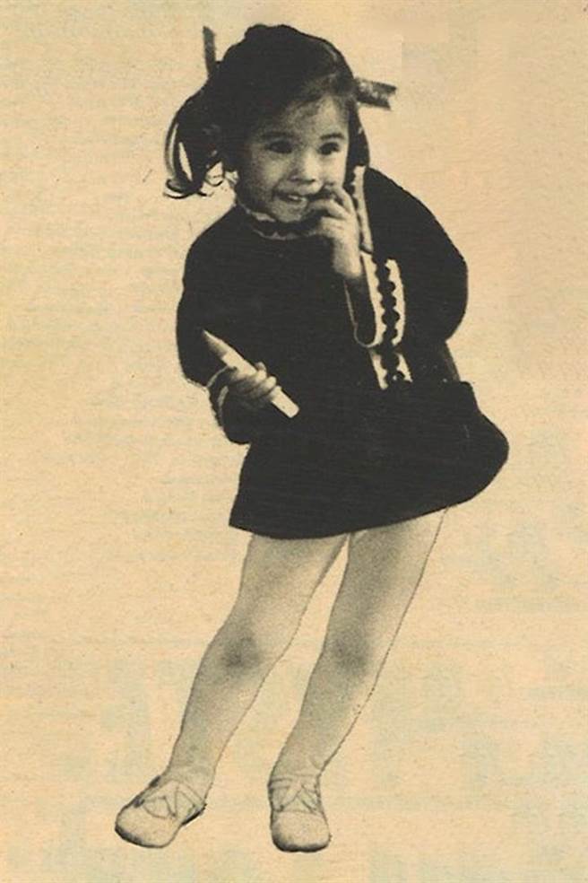 莫文蔚幼时长相甜美可爱。（莫家宝贝工作室提供）