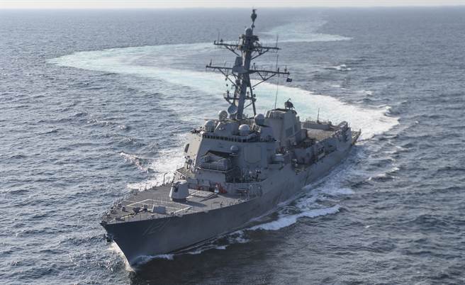 美國海軍2021年9月17日完成第3批次（Flight III）阿利伯克級驅逐艦「小弗蘭克ㆍ彼得森號（Frank E. Petersen Jr.，DDG 121）」驗收測試的畫面。（亨廷頓英戈爾斯工業公司，Huntington Ingalls Industries）