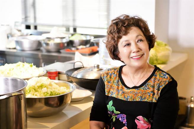 微风超市过年重磅携手台菜教母黄婉玲。（微风提供）