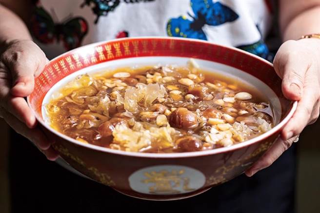 微风超市Ｘ台菜教母－花开富贵甜汤。（微风提供）