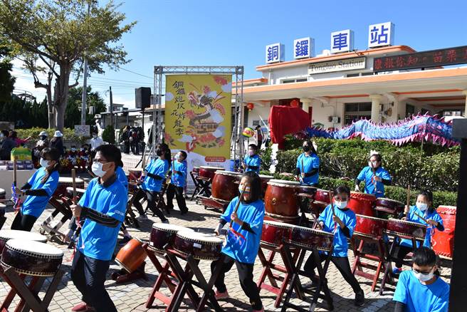 銅鑼鄉公所今年將炮仗花季與炸龍活動結合。（謝明俊攝）