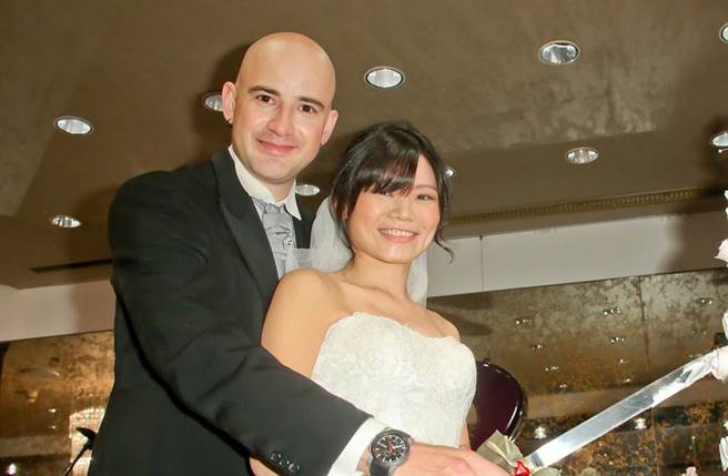 吴凤和Rynne夫妻恩爱，是模范夫妻檔。（图／本报系资料照片）