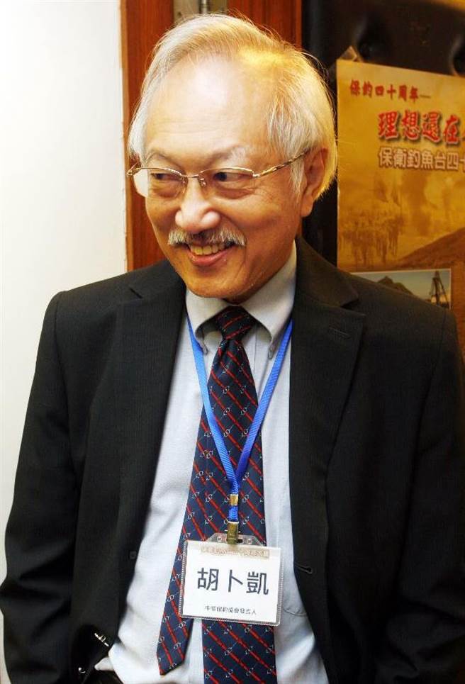 台大训导处禁止留美物理学系校友胡卜凯〈知识份子的责任〉一文的刊登，引燃保钓运动的余烬丢向校园改革议题延续的薪火。