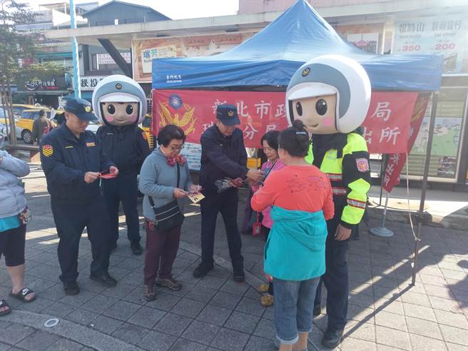 新北市瑞芳警分局于1月24日开始至2月7日加强重要节日安全维护工作期间，规划在辖区景点设置「机动派出所」。（瑞芳警分局提供）