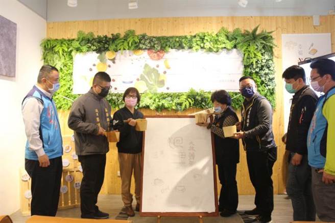 苗栗县副县长邓桂菊20日主持青创产业成果展。（苗栗县政府提供／谢明俊苗栗传真）