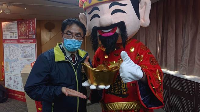 台南市长黄伟哲公布台南市春节疏运计画，要民眾安心过好年。（程炳璋摄）