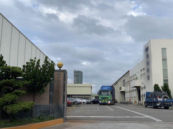 桃园观音某硬碟零组件上市公司，因3名同事9日到西堤用餐，其中2人20日确诊，也是西堤案中第10组用餐确诊个案。(赖佑维摄)