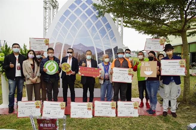 高雄市农业局媒合国内外通路，帮助农民开拓市场。（高雄市农业局提供／林瑞益高雄传真）