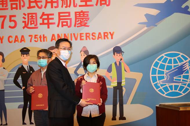 民航局长林国显期许同仁继续努力抗疫，把国门守下。(图／民航局提供)