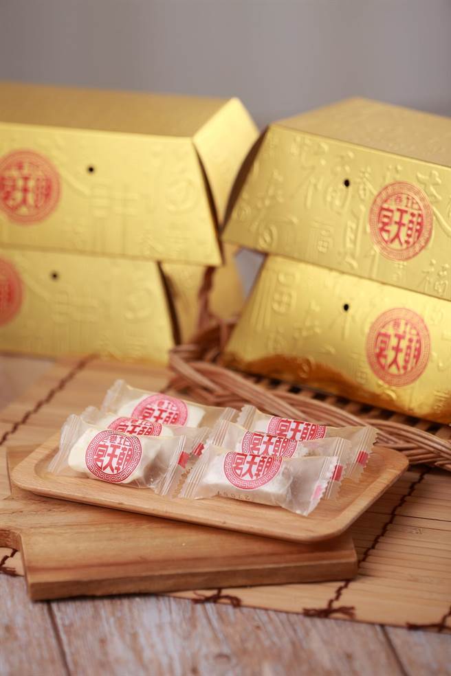 PChome 24h帶來今年新款的購物北港朝天宮金磚小提盒，更有北港朝天宮的開運過火加持，原價150元，31日早上10點59分前特價138元、任6件699元。（PChome 24h購物提供）