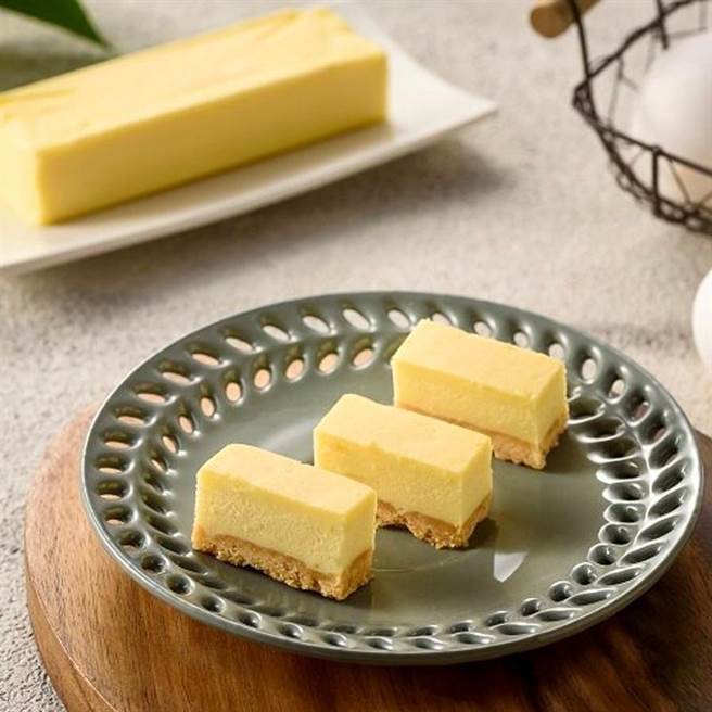 樂天市場的龍泰創意烘培皇家原味起士條，原價600元，特價315元。（樂天市場提供）