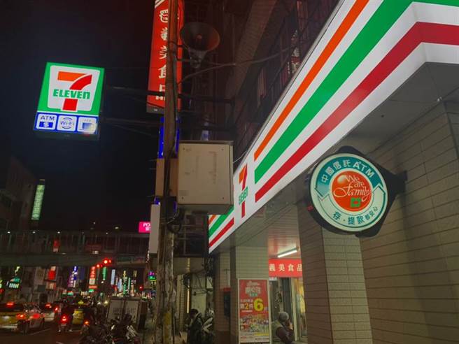 台灣便利商店7-11除了實體店面，竟然還有自動販賣機！(報系資料照)