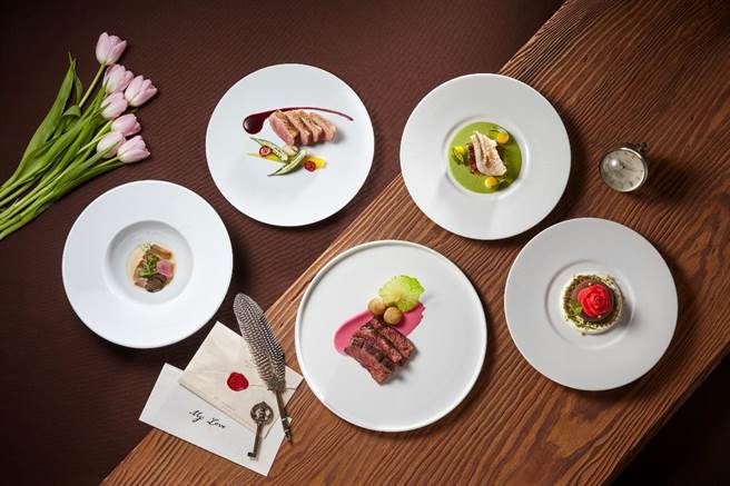 誠品行旅【愛無止境｜情人饗宴】In Between之間餐廳推出五道式「時空情人套餐」，悉心設計的前菜與湯品，另有美國肋眼老饕牛排與龍膽石斑魚主菜供選擇。（誠品行旅提供）